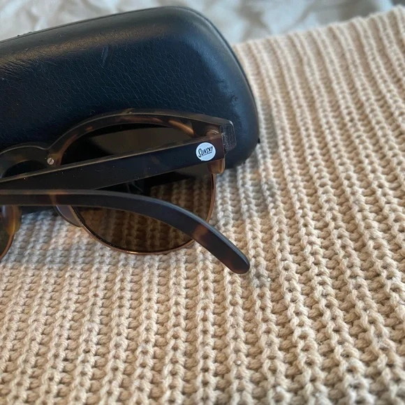 Classic Tortoise Shell Sunglasses - Picture 4 of 9